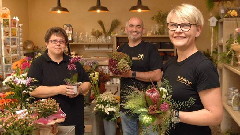... und auch Thomas Berndt kann mit seinen Mitarbeiterinnen Antje Hamann (links) und Manja Komfort im Bahnhof seiner Kundschaft nun einen fantastischen Blumenladen bieten.