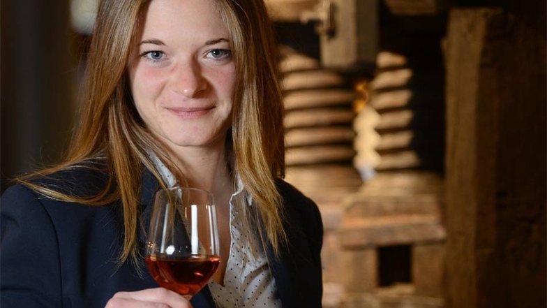 Die Weinböhlaerin  Sandra Ruhland repräsentiert als Einzige den Austragungsort der 29. Weinhoheiten-Wahl. Was sie reizt, ist die Chance, an dem Ehrenamt zu wachsen und viel Neues kennenzulernen.