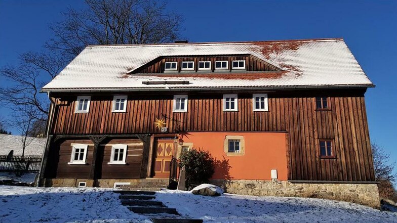 Die Umgebinde-Bauweise in der Oberlausitz ist europaweit einzigartig. Im Landkreis Bautzen werden jetzt Besitzer gesucht, die ihr Gebäude Interessenten zeigen.
