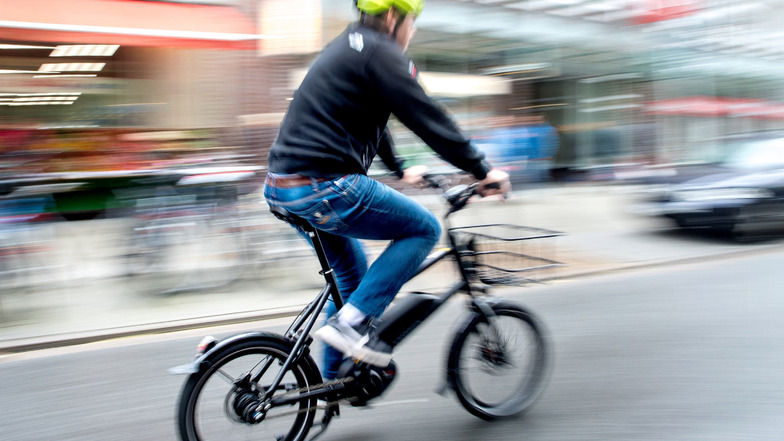 Manchen Radfahrern sind die 25 km/h bei E-Bikes nicht schnell genug.