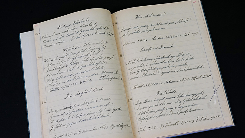 Handgeschriebene Texte enthält die „Verse-Sammlung“ von Arnold Kegel. Das Buch wurde Anfang Juni in Bautzen gefunden.