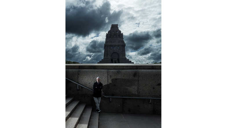Dr. Carlo Masala ist Professor für internationale Politik an der Hochschule der Bundeswehr in München und Militärexperte. Er lebt in Leipzig, hier am Völkerschlachtdenkmal fotografiert.