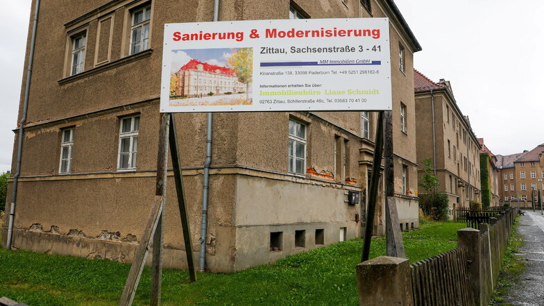 Die Häuserzeile an der Sachsenstraße in Zittau wurde erneut an einen Investor verkauft.