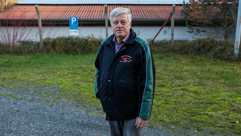 Günter Nentwig, Vorsitzender der Privilegierten Schützengesellschaft Löbau, hat mit der Photovoltaik-Anlage auf dem Dach des Schützenhauses viel Ärger.