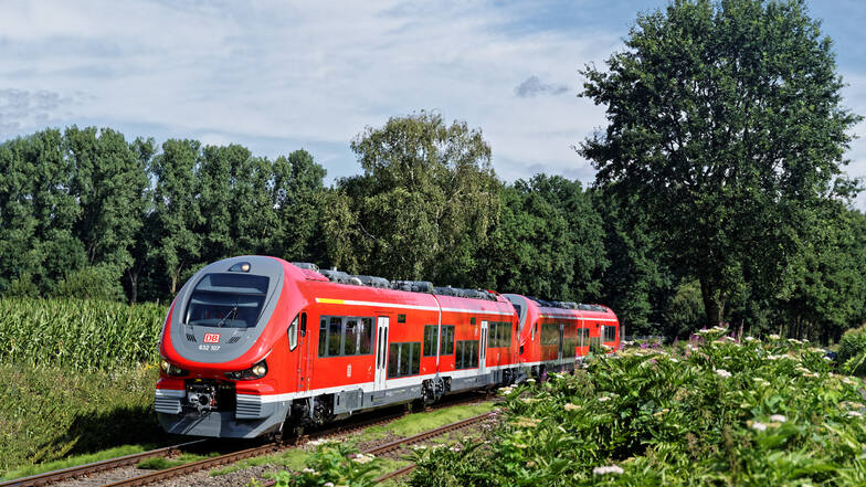 Die Deutsche Bahn hat rund 1.000 Fahrzeuge im vergangenen Jahr für Fahrten mit dem Biokraftstoff HVO zugelassen.