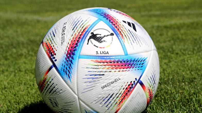 Der WM-Ball Al Rihla ist auch der neue Spielball der 3. Liga
