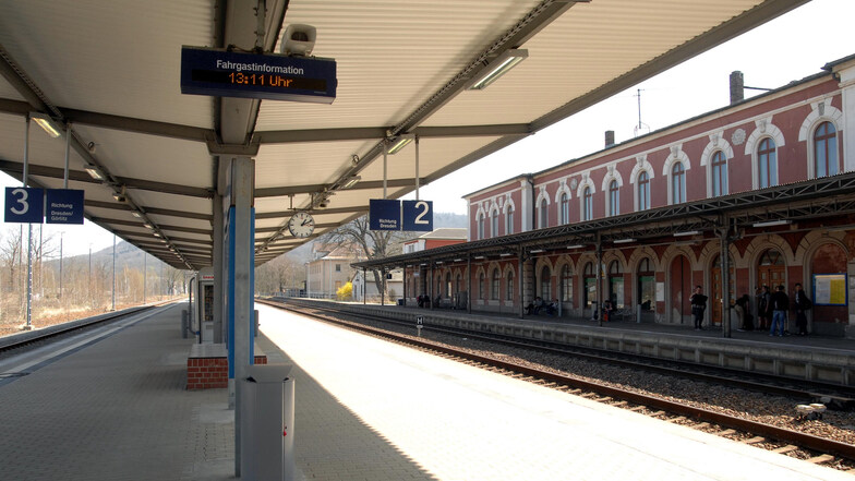 Blick auf die Bahnsteige am Bahnhof Löbau, wo sich der Vorfall zutrug.