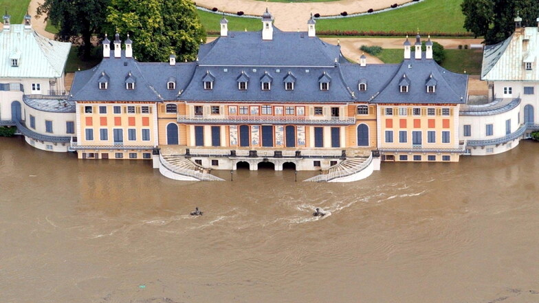 Das Pillnitzer Schloss am 15. August 2002.