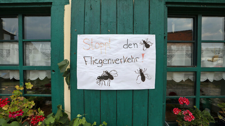 Die Gemeinde macht eine Kompostieranlage für die Fliegen-Invasion verantwortlich.