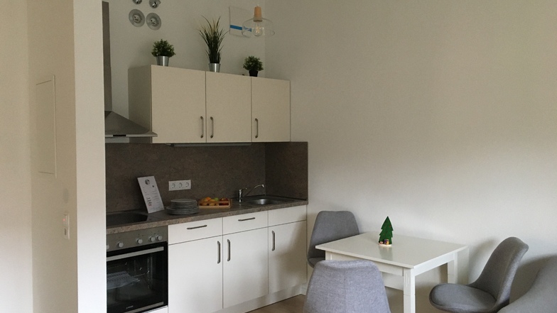 Ein Blick in die Wohnküche einer Musterwohnung im
Single-Appartement im neu entstehenden Grenzland-Haus in Seifhennersdorf.  