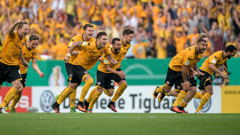 Der Jubel nach dem letzten Schützen: Vor vier Jahren warf Dynamo den Bundesligisten RB Leipzig aus dem Pokal – im Elfmeterschießen.