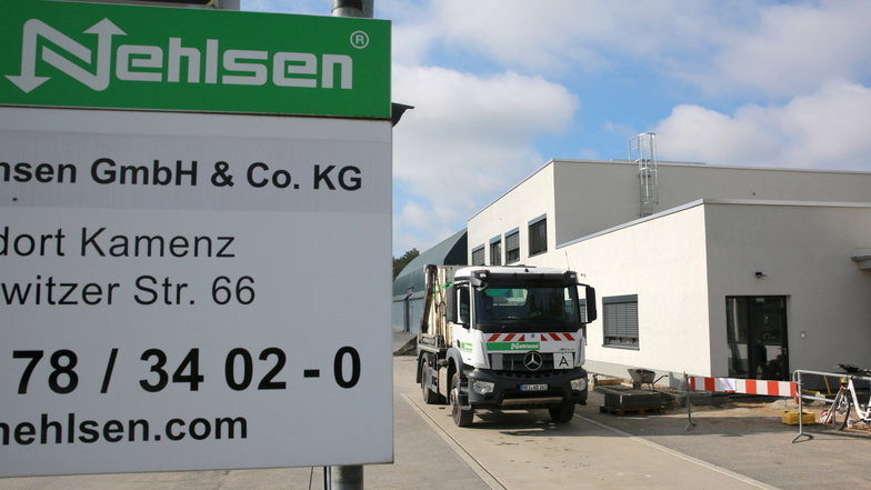 Der Kamenzer Standort des Entsorgers Nehlsen wird ausgebaut. So ist bereits ein neues Sozial- und Verwaltungsgebäude entstanden.