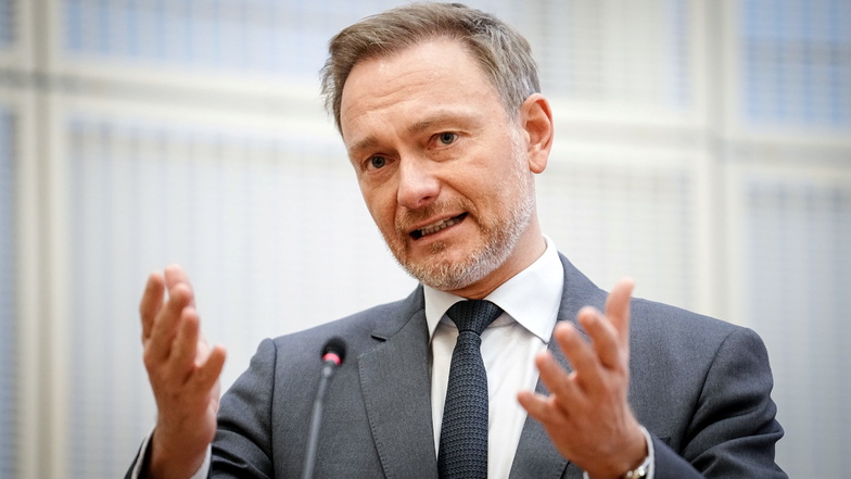 Finanzminister Christian Lindner (FDP) denkt schon über die Änderung der KfZ-Steuer wegen möglicher E-Fuel-Autos nach.