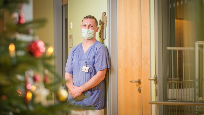 Sebastian Geisler ist Kinderkrankenpfleger auf der Kinderstation des Uniklinikums Dresden. Er liebt seinen Job, auch wenn dieser ihm emotional manchmal viel abverlangt.