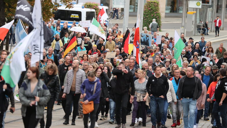 Mehr als 1.000 Menschen demonstrieren in Plauen gegen Energiepolitik