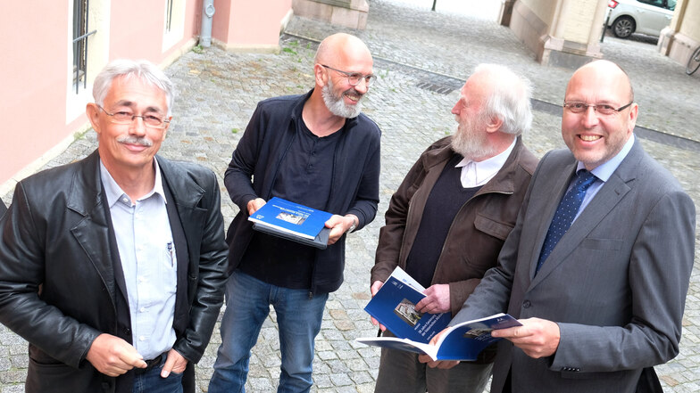 Freuen sich über eine gelungene Bilanz zur Stadtsanierung: Planer Claus-Dirk Langer, Gestalter Lars Ditscherlein, Architekt Georg Krause und OB Olaf Raschke.