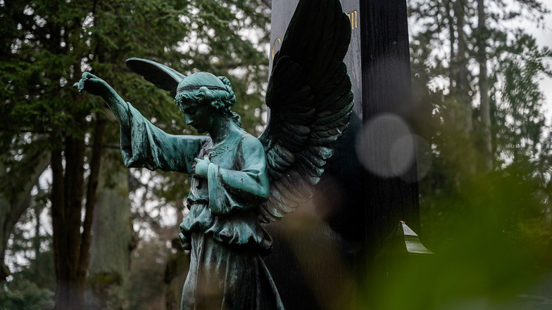 Der Engel auf dem Alten Friedhof der Stadt Görlitz hat schon viel gesehen. Lange Trauerzüge schon ewig nicht mehr.