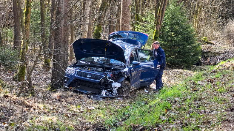 Wegen dieses Unfalls war die Straße zwischen Neugersdorf und Seifhennersdorf halbseitig gesperrt.