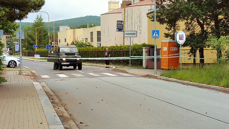 Bis 5 vor 12 Uhr war ein Absperrband am Grenzübergang Großschönau-Varnsdorf angebracht.