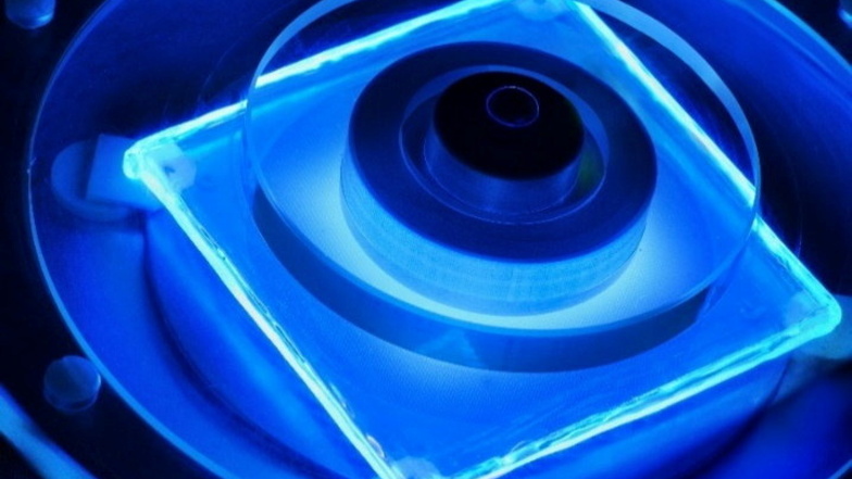 Besonders effektiv bei der Reinigung war im Test eine Kombination aus UV-Licht im kurzen Wellenlängenbereich und Plasma.