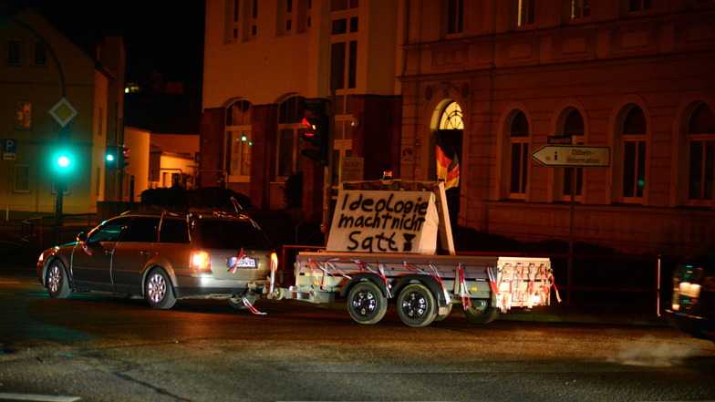 Die rechtsradikalen Freien Sachsen  hatten am Mittwoch wieder einen  Autokorso durch Döbeln zwecks Protests gegen die Ampel-Regierung organisiert.