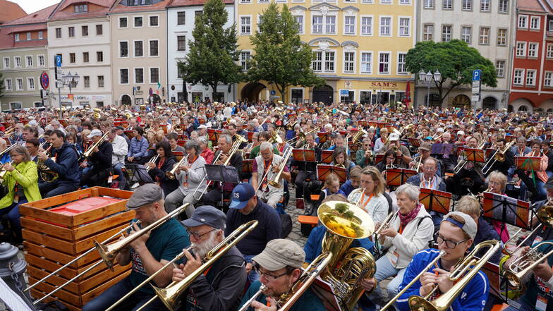 Vom Grundschüler bis zum über 80-Jährigen: Rund 1500 Bläser und Bläserinnen aus Sachsen musizierten beim 56. Landesposaunenfest am Sonnabend in Bautzen.