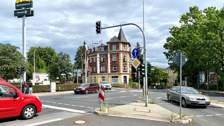 Bisher endete die Tempo.60-Zone der B96/Dresdner Straße in Zittau an dieser Kreuzung an der Freudenhöhe. Nun wurde sie ganz abgeschafft.