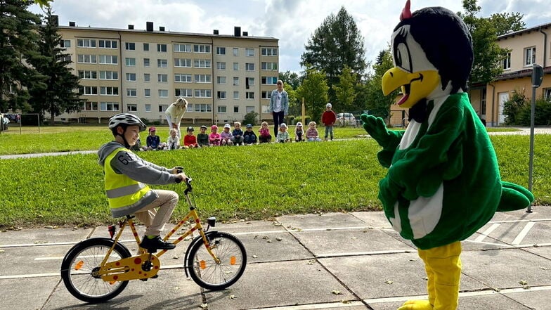 Mit der mobilen Verkehrsschule können jetzt noch mehr Kinder in Neustadt in Verkehrserziehung unterrichtet werden.