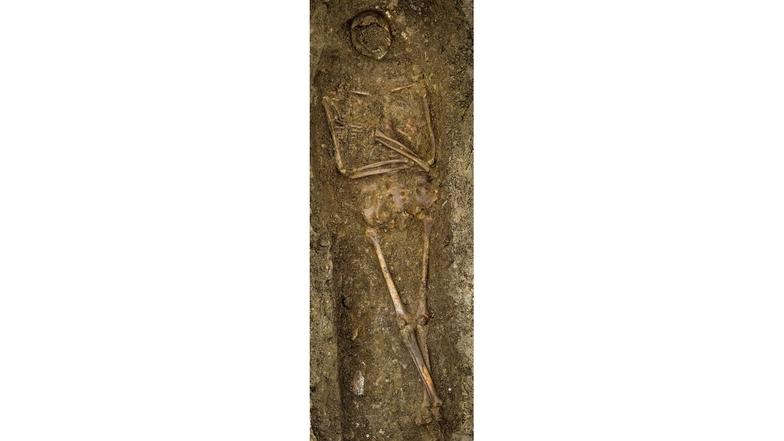 Die ungewöhnliche Lage des Toten gab Archäologen, Anthropologen und Historikern Rätsel auf – „eine elegante, höfische Geste“.