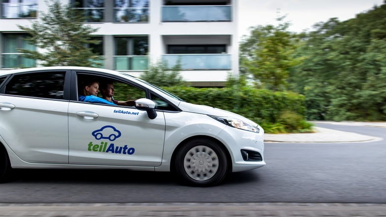 Teilautos lassen sich am Logo an der Seite erkennen. Ab dem nächsten Jahr soll ein ähnliches Fahrzeug in Coswig fest stationiert werden.