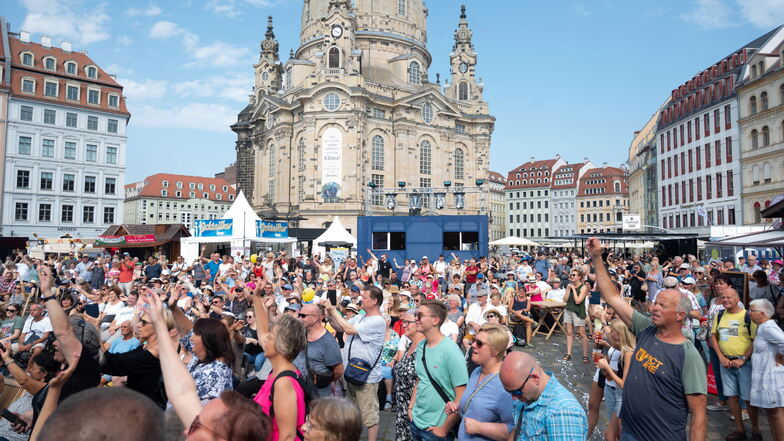 Das Dresdner Stadtfest zieht jedes Jahr tausende Besucherinnen und Besucher an.