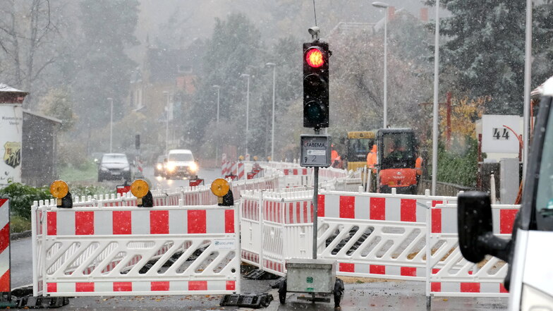 Die Siebeneichener Straße ist voraussichtlich bis Mitte Dezember aufgrund des Breitbandausbaus nur halbseitig befahrbar.