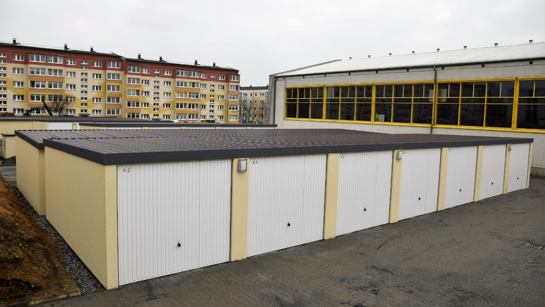 Diesen Garagenhof (Vordergrund) in Bischofswerda hat die Firma Future Construct errichtet. In Riesa plant das Unternehmen etwas sehr Ähnliches.