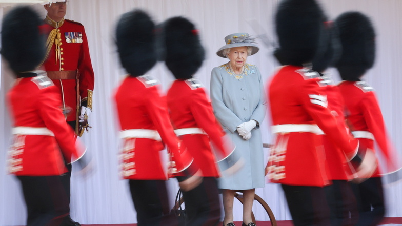 Königin Elizabeth  II. von Großbritannien ist mit einer Parade auf Schloss Windsor gefeiert worden.