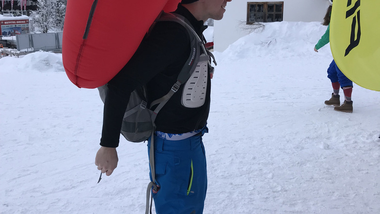 Trügerische Sicherheit: Skifahrer mit Lawinen-Airbag.