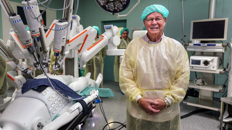 Das ist der erste Patient, der in Dresden mit dem OP-Roboter "Hugo" operiert wurde