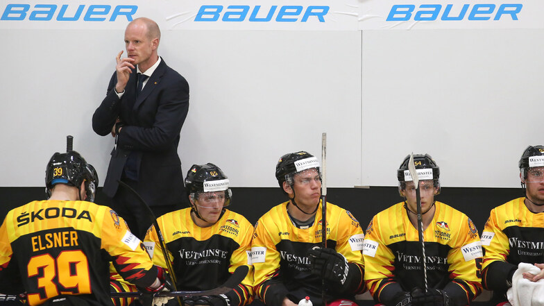 Bundestrainer Toni Söderholm kommt mit der deutschen Eishockey-Auswahl auch nach Sachsen - allerdings wegen der Corona-Pandemie mit einem Jahr Verspätung.
