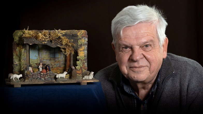 Wohl um die 100 Jahre alt ist die handgefertigte Krippe aus dem böhmischen Erzgebirge. Bei dem Historiker Albrecht Kirsche bekommt sie in der Weihnachtszeit immer einen besonderen Platz.