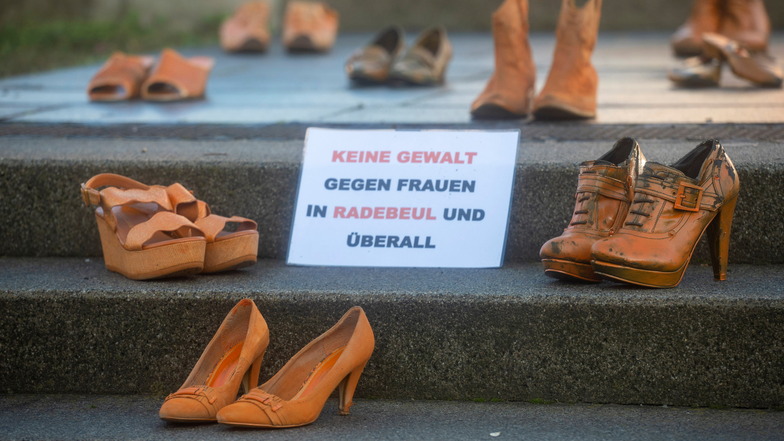 Radebeul setzt Zeichen gegen Gewalt an Frauen