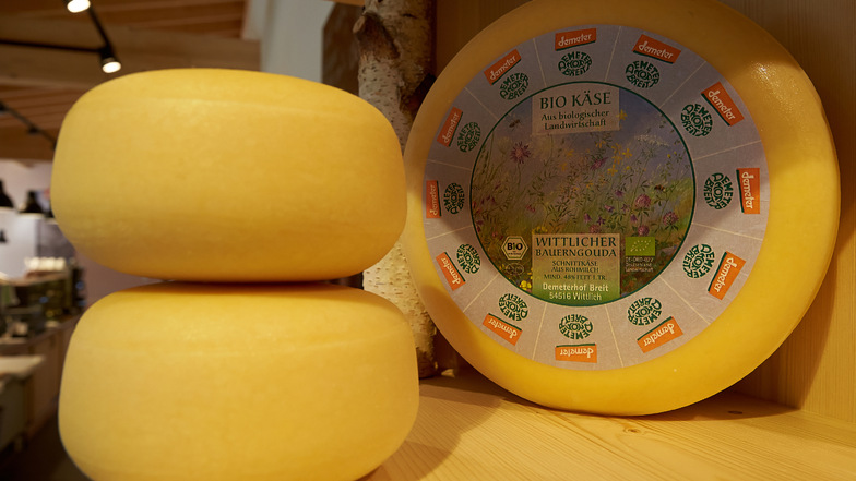 Gouda-Käse wäre 88 Prozent und in Bio-Qualität 33 Prozent teurer, wenn man versteckte Kosten einrechnet.