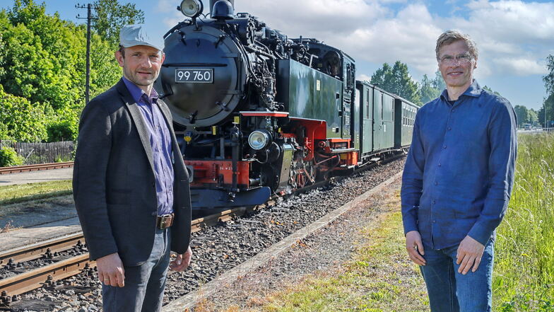 Die Zittauer Schmalspurbahn brauchte schnell Hilfe. Soeg-Geschäftsführer Ingo Neidhardt (rechts) ist froh, dass Landtagsabgeordneter Stephan Meyer auf den Brandbrief aller sächsischen Bahnen reagierte und sich für sie einsetzte.