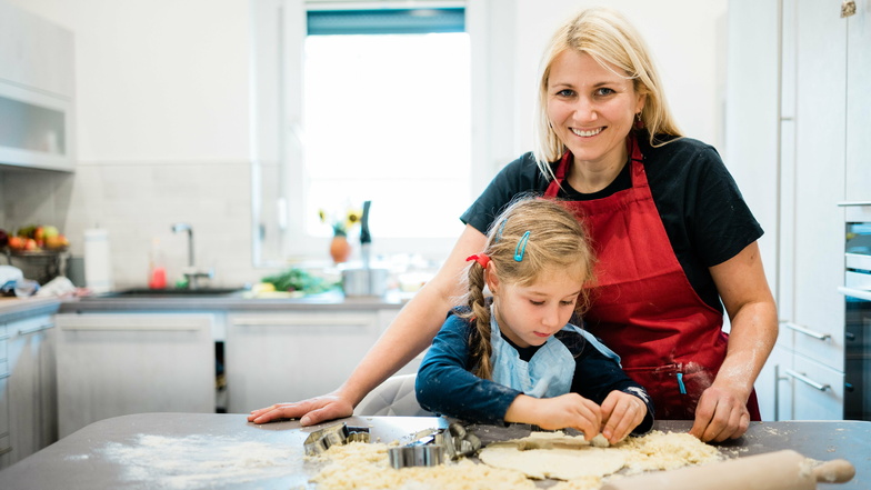 Jenny Böhme widmet sich mit Tochter Frieda jetzt der Weihnachtsbäckerei. Die entsprechenden Rezepte veröffentlicht die Rothenburgerin in ihren Blogs.