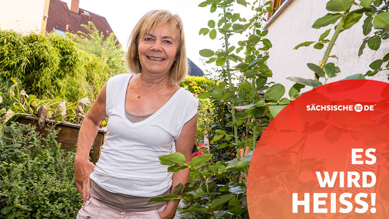 Gabi Kretschmer in ihrem Garten in der Görlitzer Landskronsiedlung. Hier wachsen eigene Tomaten und durchaus "Unkraut", das den Boden vorm Austrocknen schützt.