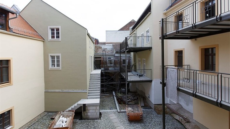 Der Innenhof der Hotherstraße 5, 6 und 7 ist umgeben von einem Einfamilienhaus (l.) und Mehrfamilienhäusern.
