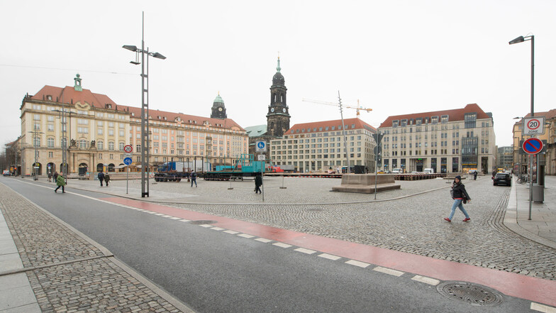 Der Dresdner Altmarkt muss saniert werden - schon wieder.