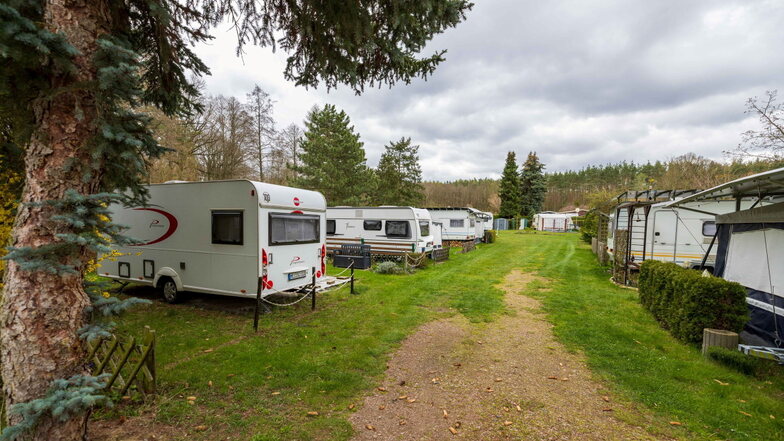 Mit 120 Stellplätzen für Dauercamper und 30 für Urlauber bietet der Campingplatz in Oberau genügend Raum. Zu Ostern war dieser voll – trotz winterlicher Temperaturen.