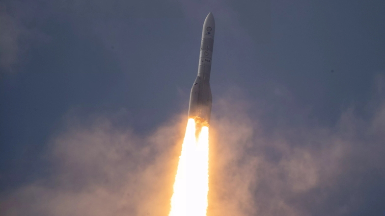 Ariane 6 fliegt ins All - ein fast kompletter Erfolg