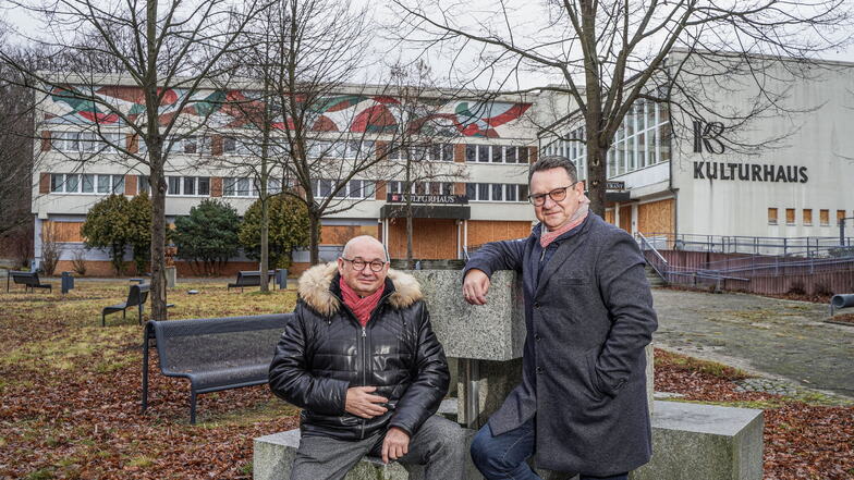Steffen Thiele (l.) und Toralf Käppler vom Wirtschaftsförderverein Bischofswerda setzen sich seit mehren Jahren für den Erhalt des Kulturhauses ein. Mit der jetzigen Entwicklung sind sie sehr zufrieden.