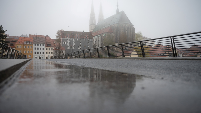 Die Görlitzer Peterskirche im Regen, aufgenommen 2022.