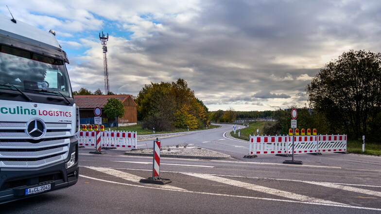 Es ist eng im Bereich der ehemaligen Autobahnauffahrt bei Leppersdorf. Diese soll zur Werkszufahrt für Sachsenmilch werden.